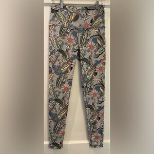 Victoria’s Secret Knockout Floral Patterned Workout Leggings Size Medium